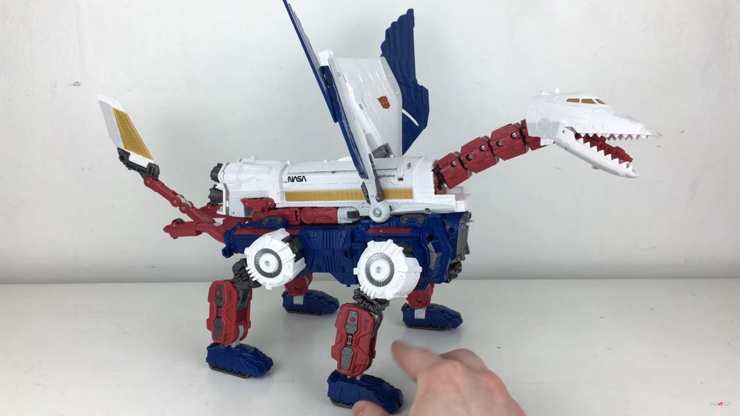 Earthrise Commander Class Sky Lynx Review By PrimeVsPrime  (55 of 69)